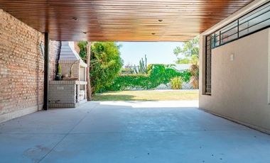 Casa en Funes con jardin y pileta, venta, permuta