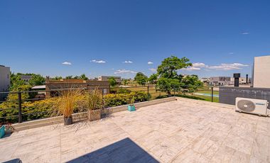 VENTA CASA 5 AMBIENTES  HARAS SANTA MARIA ESCOBAR