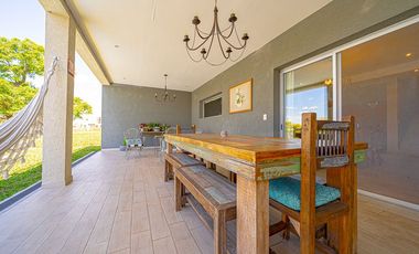 VENTA CASA 5 AMBIENTES  HARAS SANTA MARIA ESCOBAR