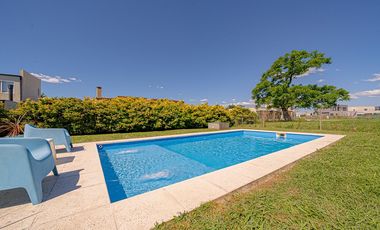 VENTA CASA 5 AMBIENTES  HARAS SANTA MARIA ESCOBAR