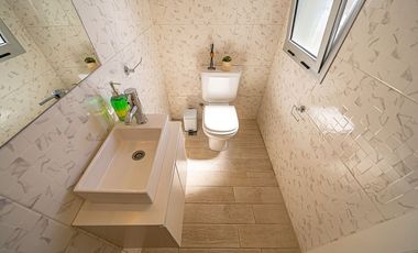 VENTA CASA 5 AMBIENTES  HARAS SANTA MARIA ESCOBAR