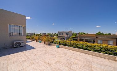 VENTA CASA 5 AMBIENTES  HARAS SANTA MARIA ESCOBAR