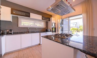 VENTA CASA 5 AMBIENTES  HARAS SANTA MARIA ESCOBAR