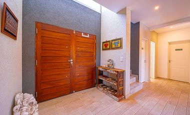 VENTA CASA 5 AMBIENTES  HARAS SANTA MARIA ESCOBAR