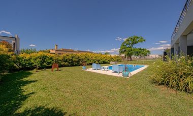 VENTA CASA 5 AMBIENTES  HARAS SANTA MARIA ESCOBAR