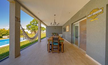 VENTA CASA 5 AMBIENTES  HARAS SANTA MARIA ESCOBAR