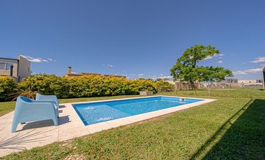 VENTA CASA 5 AMBIENTES  HARAS SANTA MARIA ESCOBAR