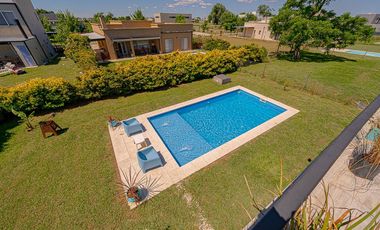 VENTA CASA 5 AMBIENTES  HARAS SANTA MARIA ESCOBAR