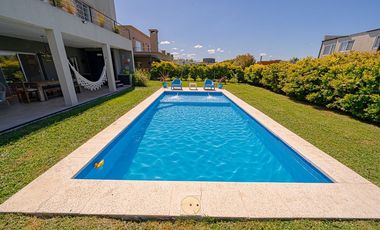 VENTA CASA 5 AMBIENTES  HARAS SANTA MARIA ESCOBAR