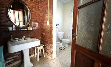 Casa 3 ambientes con pileta en venta en Platanos