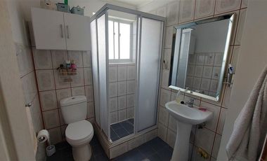 Casa en Venta en Casa en Venta/Arriendo en Canal Beagle, Viña del Mar: 2 Dormitorios, Estacionamiento y Excelente Conectividad