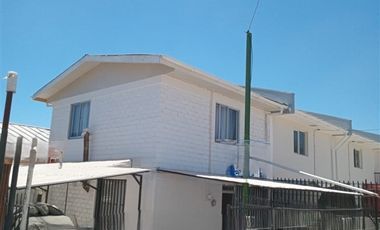 Casa en Venta en Casa en Venta/Arriendo en Canal Beagle, Viña del Mar: 2 Dormitorios, Estacionamiento y Excelente Conectividad