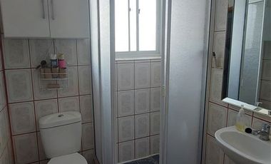 Casa en Venta en Casa en Venta/Arriendo en Canal Beagle, Viña del Mar: 2 Dormitorios, Estacionamiento y Excelente Conectividad