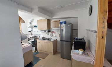 Casa en Venta en Casa en Venta/Arriendo en Canal Beagle, Viña del Mar: 2 Dormitorios, Estacionamiento y Excelente Conectividad