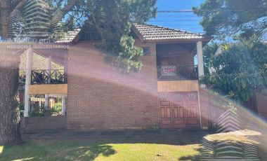 Exclusivo dúplex 5 ambientes y 3 cocheras.