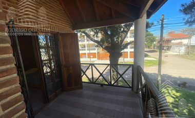 Exclusivo dúplex 5 ambientes y 3 cocheras.