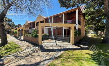 Exclusivo dúplex 5 ambientes y 3 cocheras.