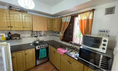 Exclusivo dúplex 5 ambientes y 3 cocheras.