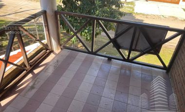 Exclusivo dúplex 5 ambientes y 3 cocheras.