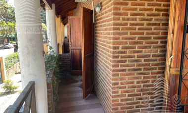 Exclusivo dúplex 5 ambientes y 3 cocheras.