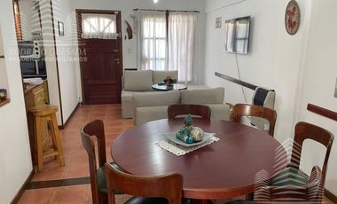 Exclusivo dúplex 5 ambientes y 3 cocheras.