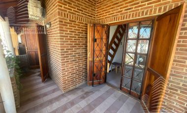 Exclusivo dúplex 5 ambientes y 3 cocheras.