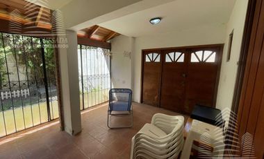 Exclusivo dúplex 5 ambientes y 3 cocheras.