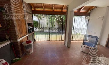 Exclusivo dúplex 5 ambientes y 3 cocheras.