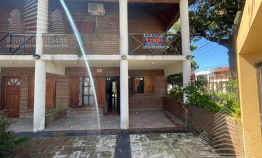 Exclusivo dúplex 5 ambientes y 3 cocheras.