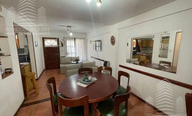 Exclusivo dúplex 5 ambientes y 3 cocheras.