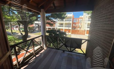 Exclusivo dúplex 5 ambientes y 3 cocheras.