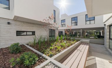 Duplex en  Venta Housing en Nuevo Poeta Lugones. 3 dormitorios y 3 baños con patio y 2 cocheras