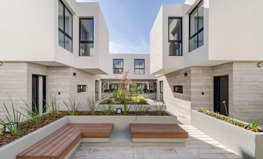 Duplex en  Venta Housing en Nuevo Poeta Lugones. 3 dormitorios y 3 baños con patio y 2 cocheras