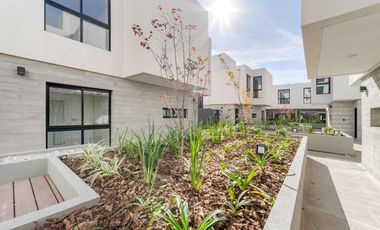 Duplex en  Venta Housing en Nuevo Poeta Lugones. 3 dormitorios y 3 baños con patio y 2 cocheras