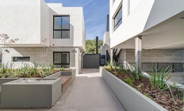 Duplex en  Venta Housing en Nuevo Poeta Lugones. 3 dormitorios y 3 baños con patio y 2 cocheras