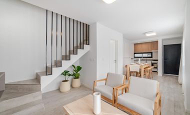 Duplex en  Venta Housing en Nuevo Poeta Lugones. 3 dormitorios y 3 baños con patio y 2 cocheras