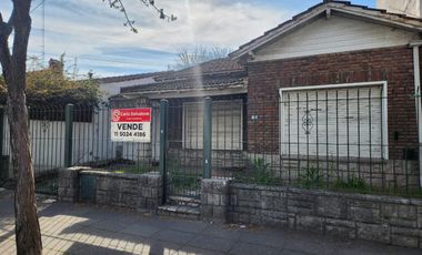 Tucuman  al 400 - Casa Galpón con Garage