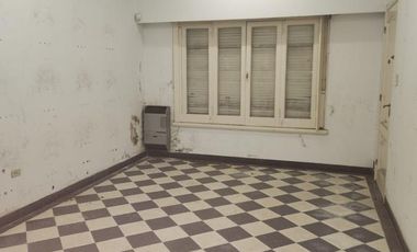 Tucuman  al 400 - Casa Galpón con Garage