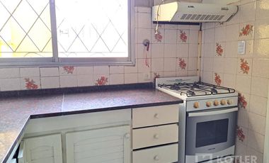 Departamento con dos dormitorios, ideal consultorios, oficinas.-