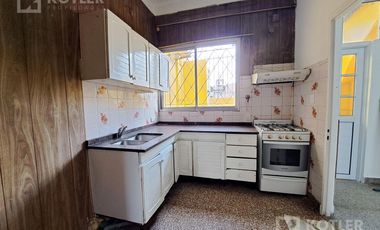 Departamento con dos dormitorios, ideal consultorios, oficinas.-