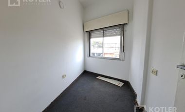 Departamento con dos dormitorios, ideal consultorios, oficinas.-