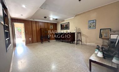CASA a metros de Av. Freyre - Crespo al 3500