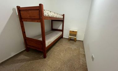 !!Alq PH tipo casa de 4 dorm. a 2 cuadr. Nva Cba!!