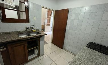 !!Alq PH tipo casa de 4 dorm. a 2 cuadr. Nva Cba!!