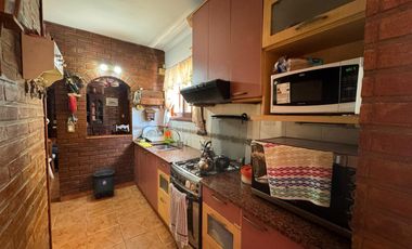 Venta. Casa. 4 ambientes. Cochera. Consultorio. Parque. Cochera. Don Bosco.