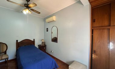 Venta. Casa. 4 ambientes. Cochera. Consultorio. Parque. Cochera. Don Bosco.