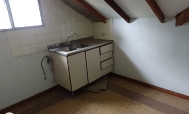 Lote doble frente con casa en esquina de 750 mts. Acassuso