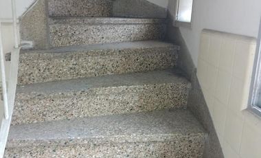 Lote doble frente con casa en esquina de 750 mts. Acassuso