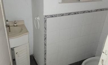 Lote doble frente con casa en esquina de 750 mts. Acassuso