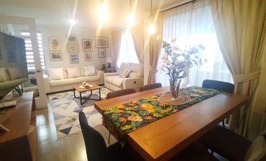 CASA EN CIUDAD DE LOS VALLES CON QUINCHO, TERRAZA Y PISCINA